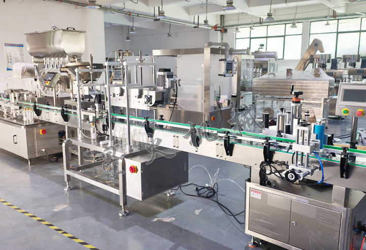 全自动灌装生产线-瓶装香油灌装压盖流水线实拍图