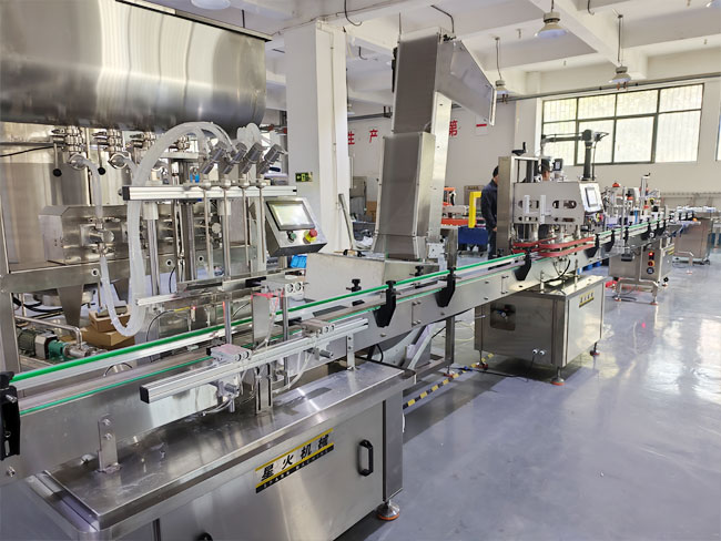 四川灌装机旋盖机贴标机生产线实拍