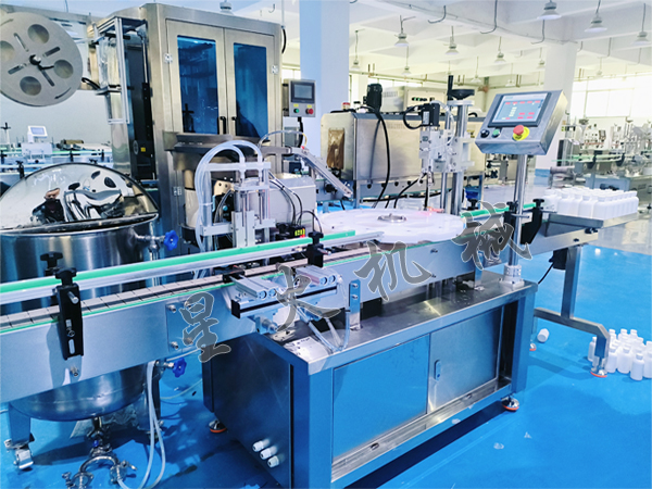 全自动液体灌装旋盖一体机实拍展示